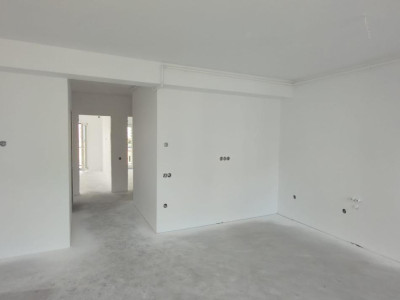 Apartament cu 3 camere si 3 balcoane