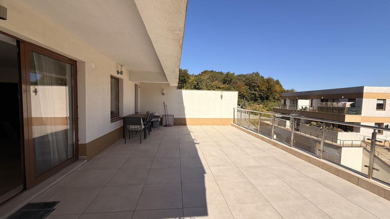 Apartament cu 2 camere cu terasă spectaculoasă pe Drumul Poienii