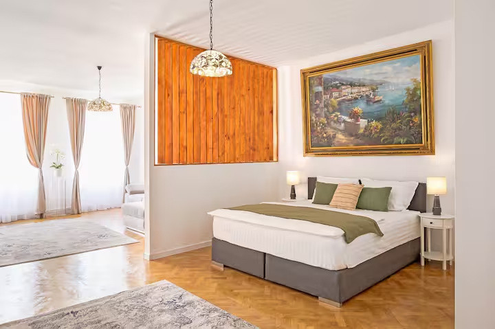 De vanzare în Piața Mică, Sibiu spațiu pentru restaurant și două apartamente