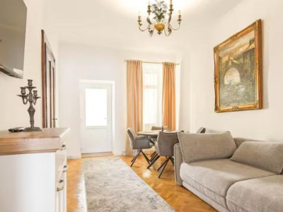 De vanzare în Piața Mică, Sibiu spațiu pentru restaurant și două apartamente