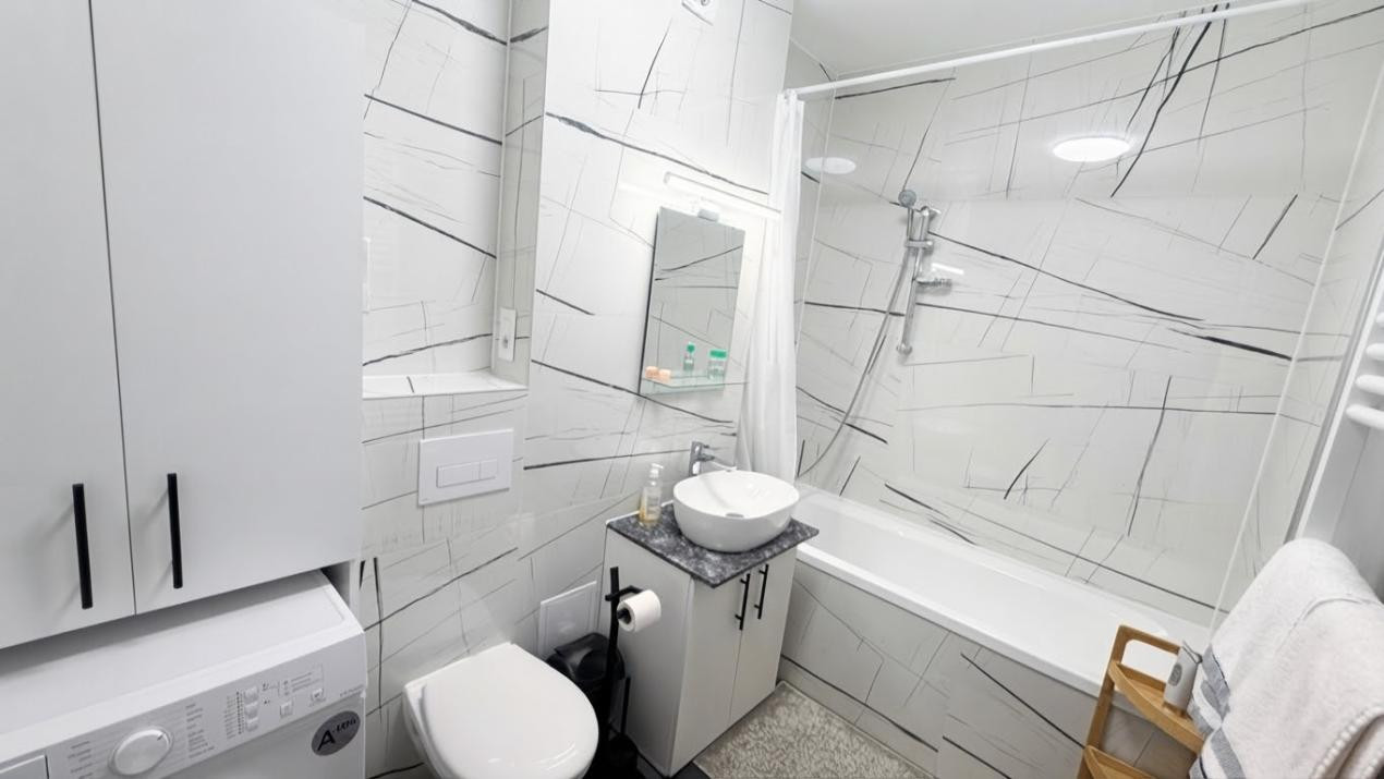 Apartament cu 2 camere și terasă generoasă | Prima închiriere  | Parcare