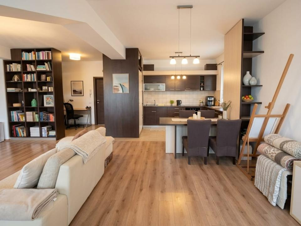 Apartament foarte spatios, open space, pretabil activitatilor multiple! Central!