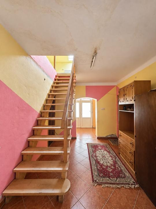 Casă cu teren generos de 1.961 mp și dublă deschidere stradală Stupini
