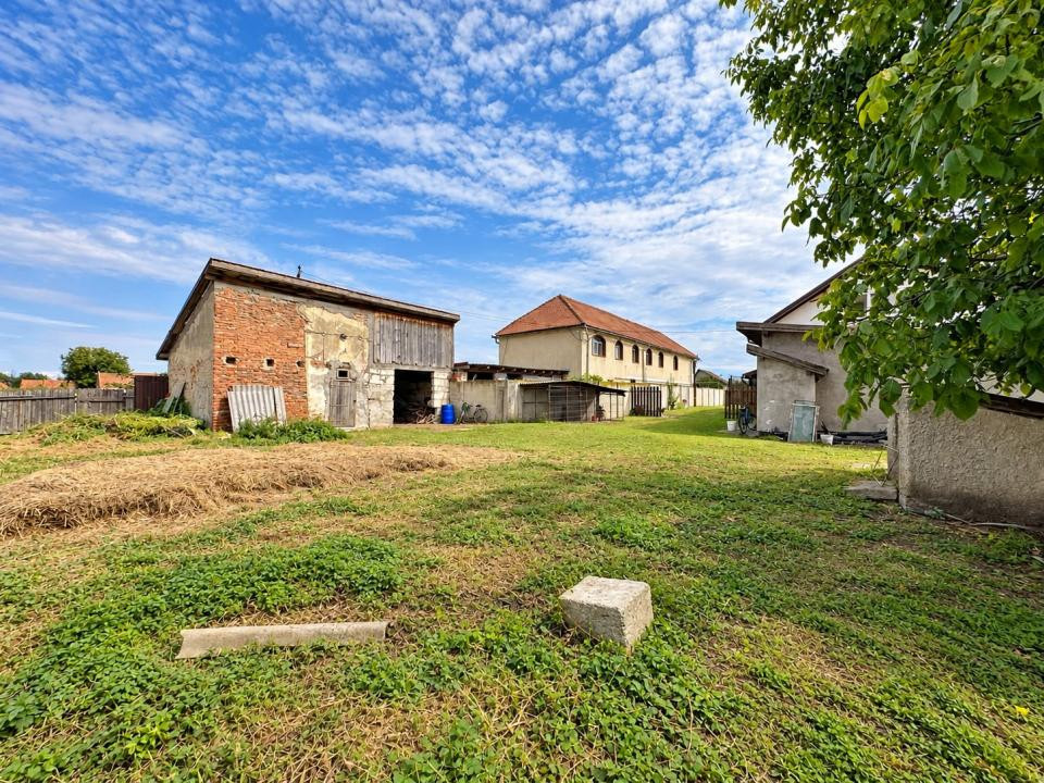Casă cu teren generos de 1.961 mp și dublă deschidere stradală Stupini