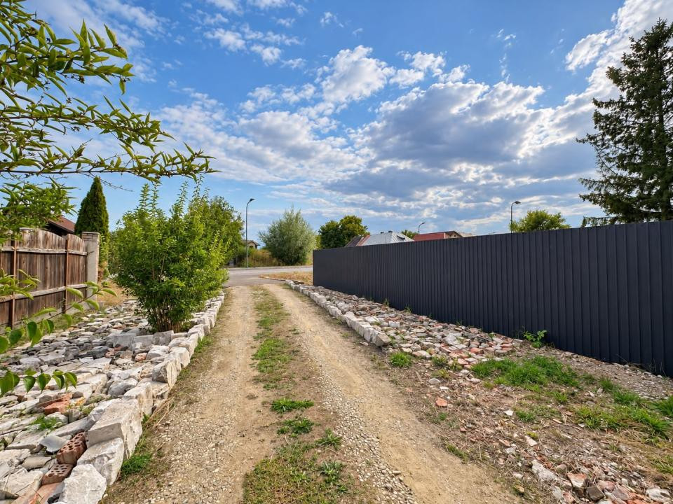 Casă cu teren generos de 1.961 mp și dublă deschidere stradală Stupini