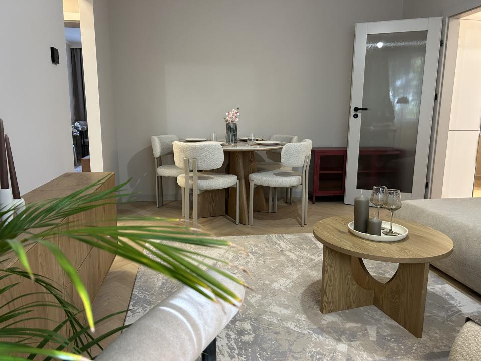 Apartament modern cu 2 camere de închiriat