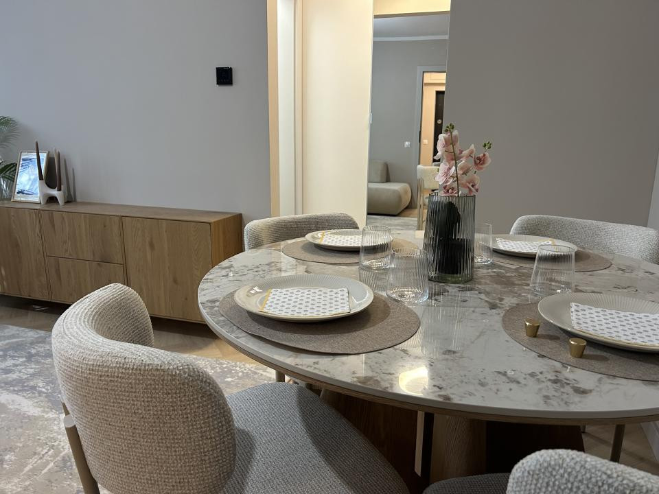 Apartament modern cu 2 camere de închiriat