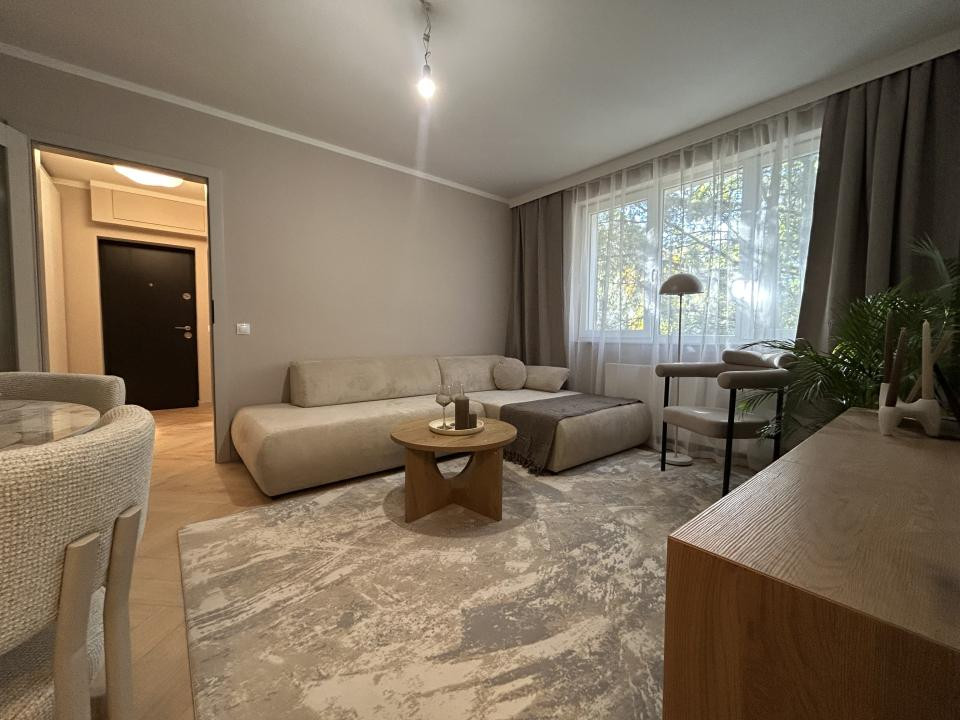 Apartament modern cu 2 camere de închiriat