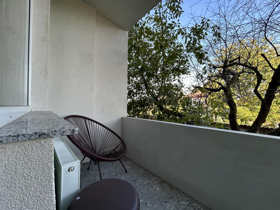 Apartament modern cu 2 camere de închiriat