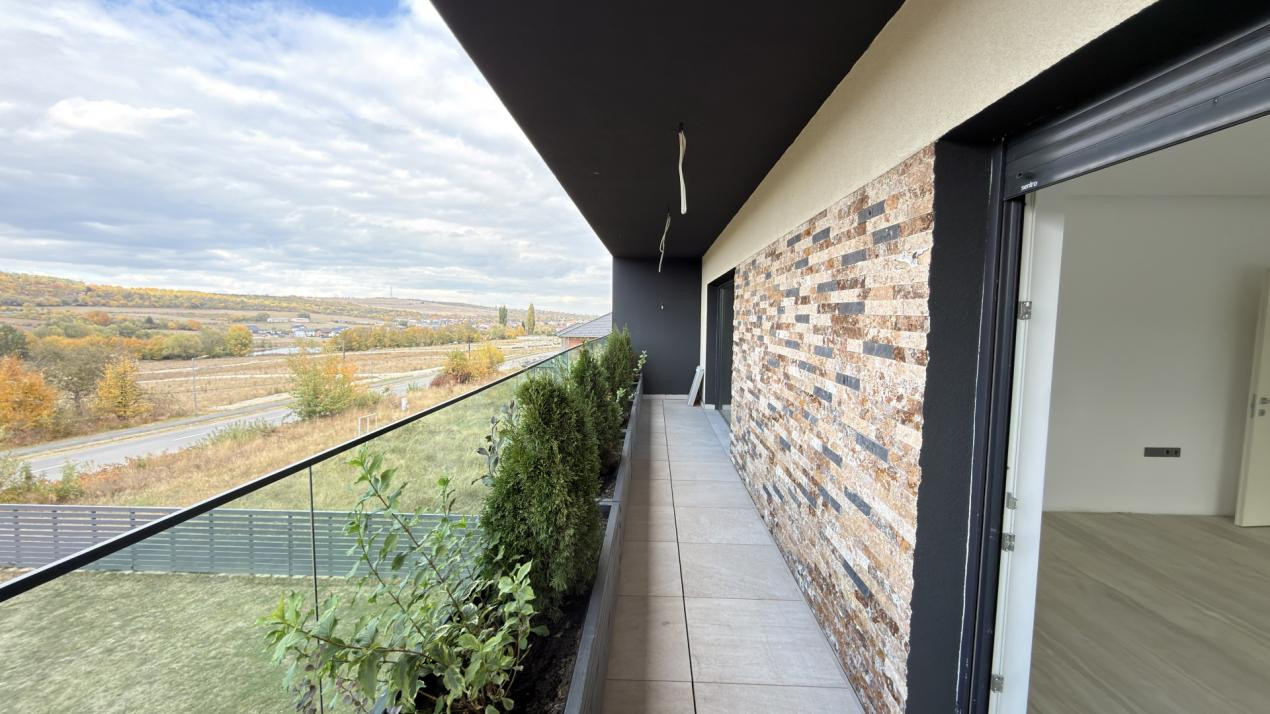 Casa individuala cu piscina interioara