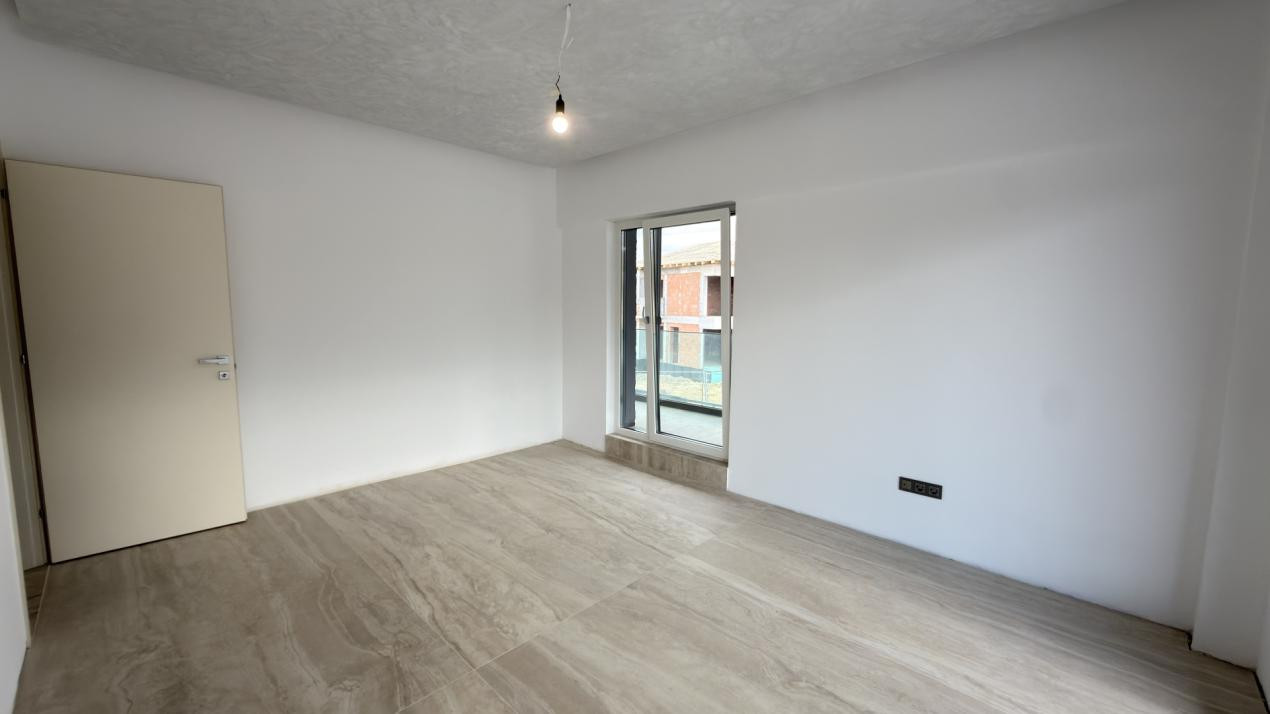 Casa individuala cu piscina interioara
