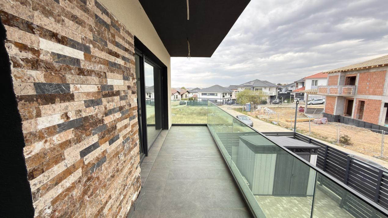 Casa individuala cu piscina interioara