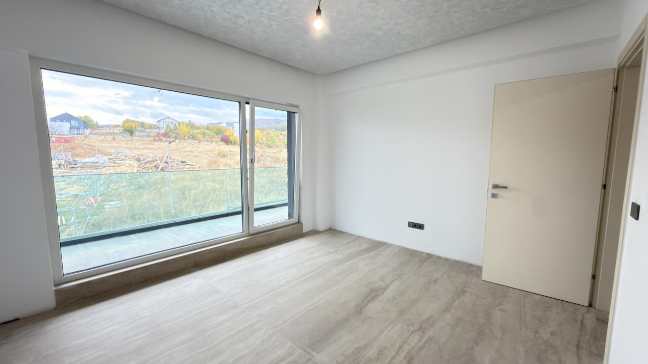 Casa individuala cu piscina interioara