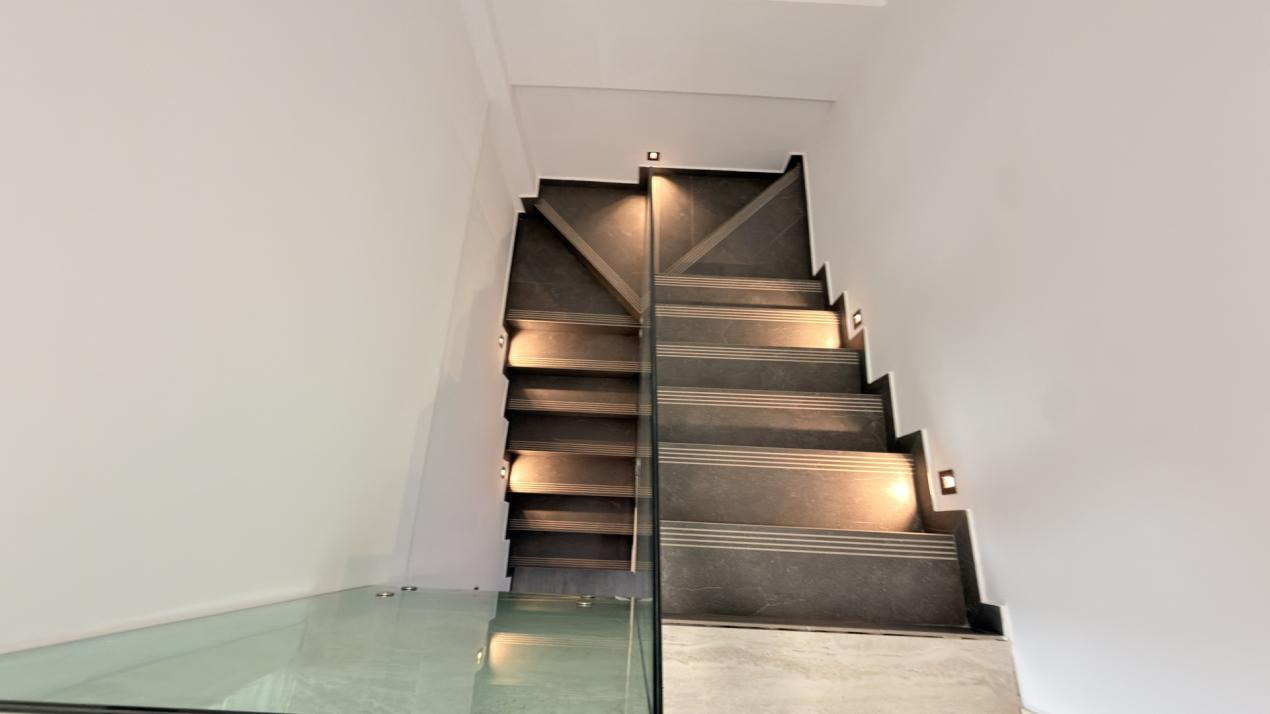Casa individuala cu piscina interioara