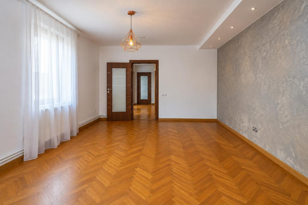 Casă de închiriat, 100 mp, 3 camere | Locuință sau sediu firmă | 650 euro + TVA