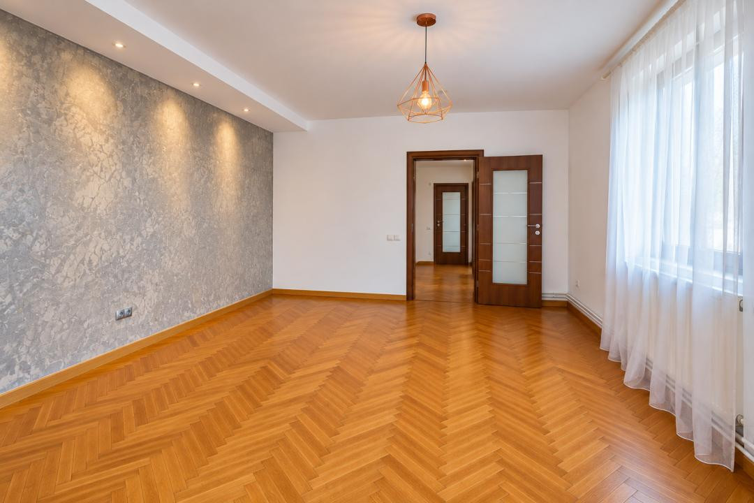Casă de închiriat, 100 mp, 3 camere | Locuință sau sediu firmă | 650 euro + TVA