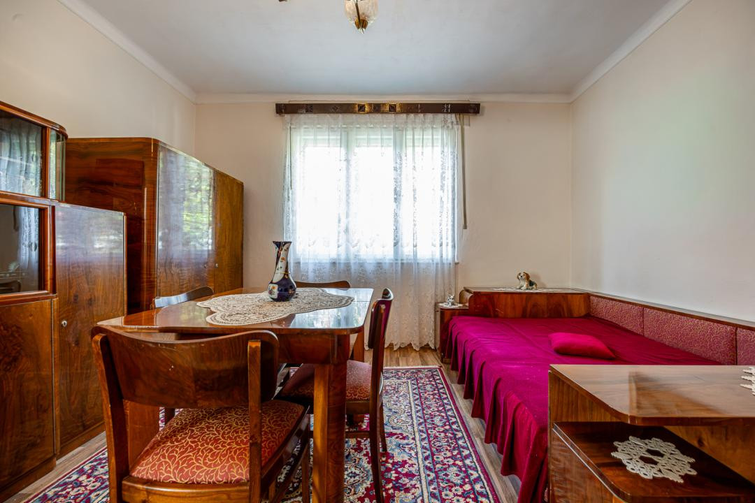 Vânzare casă cu 2 camere, teren 440 mp - strada Cerbului, Săcele