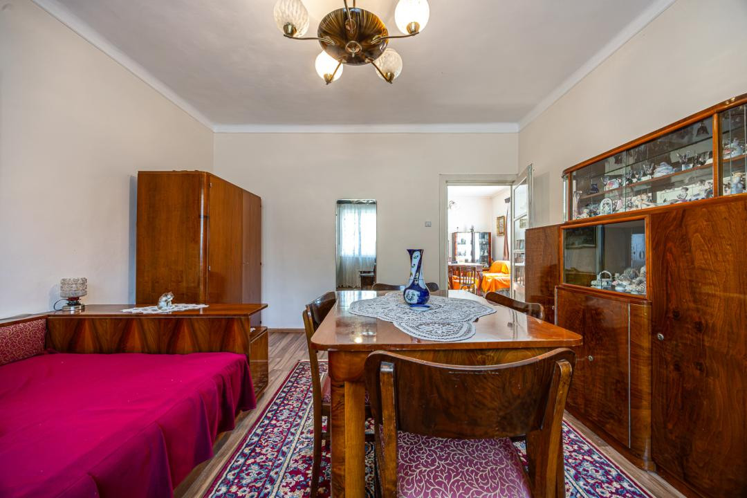 Vânzare casă cu 2 camere, teren 440 mp - strada Cerbului, Săcele