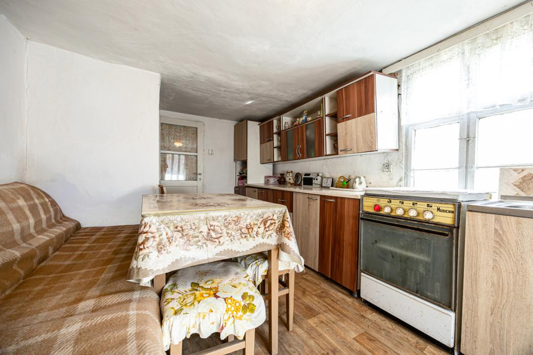 Vânzare casă cu 2 camere, teren 440 mp - strada Cerbului, Săcele
