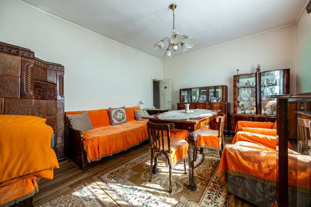 Vânzare casă cu 2 camere, teren 440 mp - strada Cerbului, Săcele