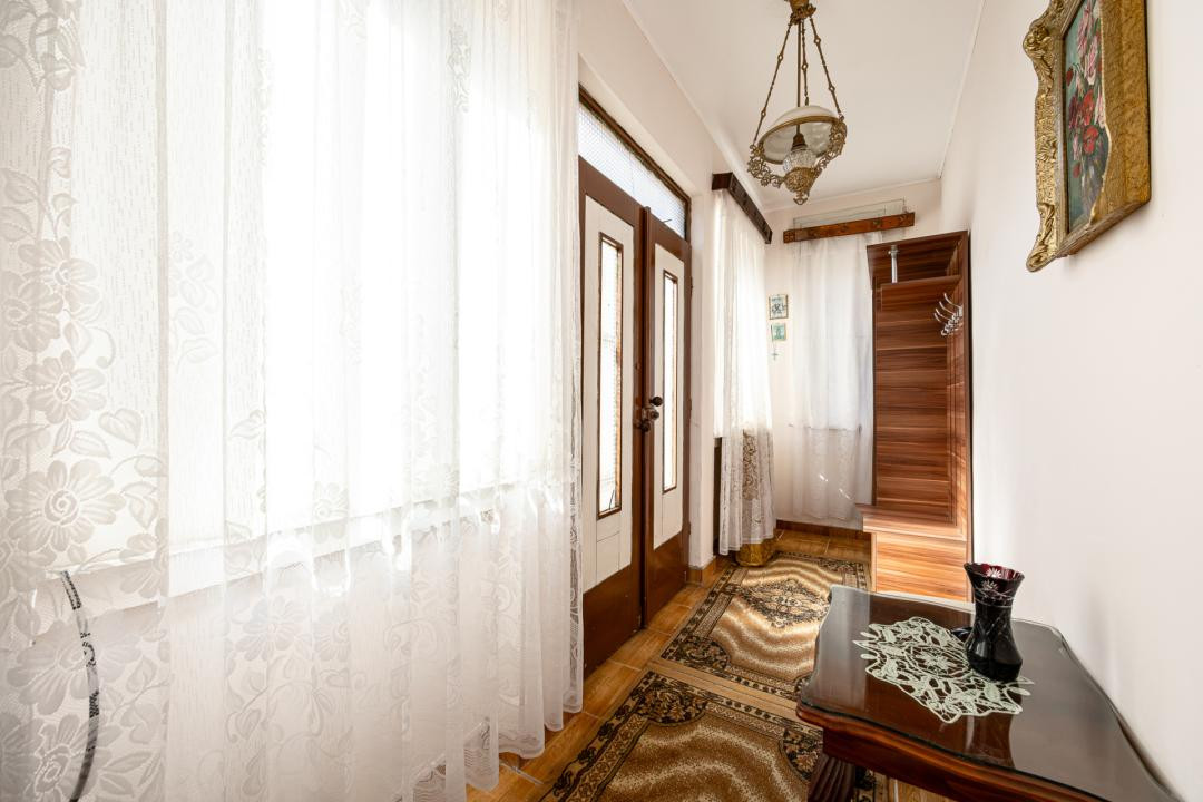 Vânzare casă cu 2 camere, teren 440 mp - strada Cerbului, Săcele