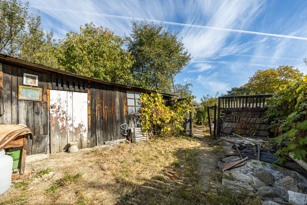 Vânzare casă cu 2 camere, teren 440 mp - strada Cerbului, Săcele