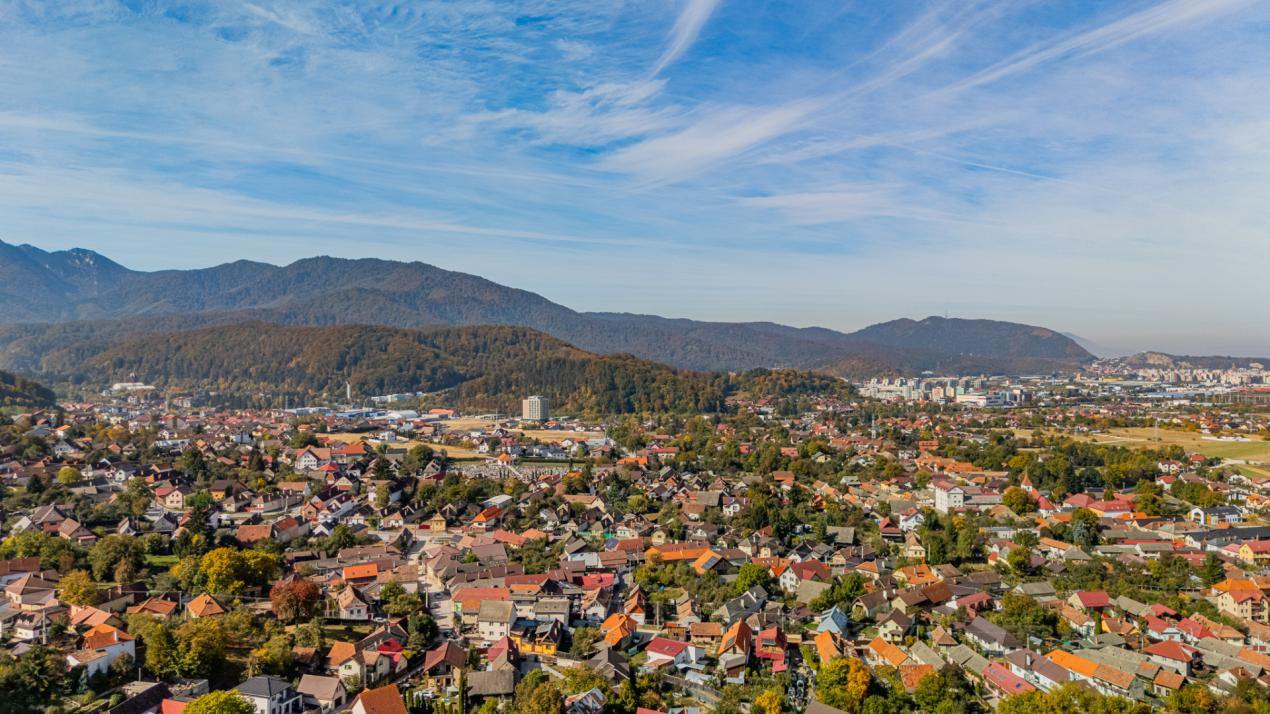 Vânzare casă cu 2 camere, teren 440 mp - strada Cerbului, Săcele