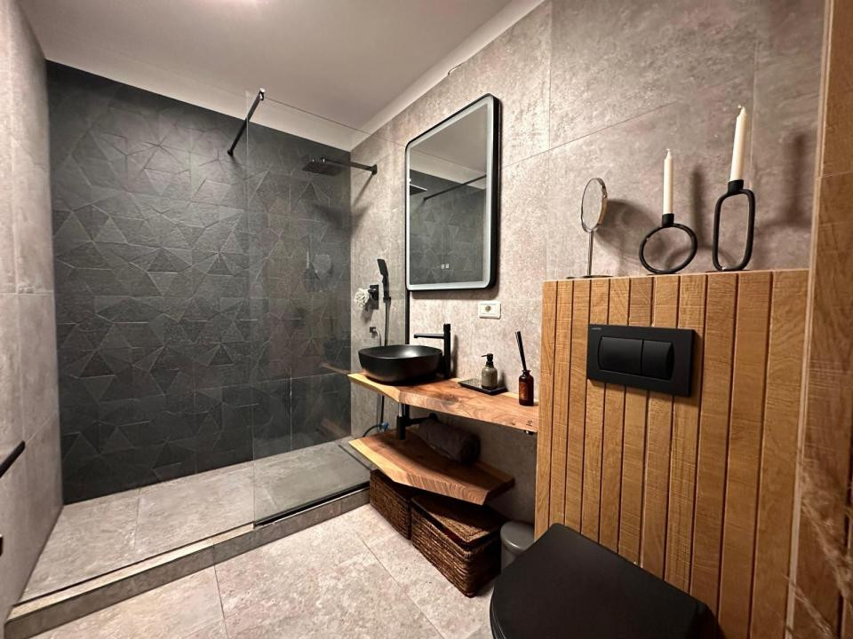 Apartament 2 camere | Mobilat premium | Parcare inclusă | 