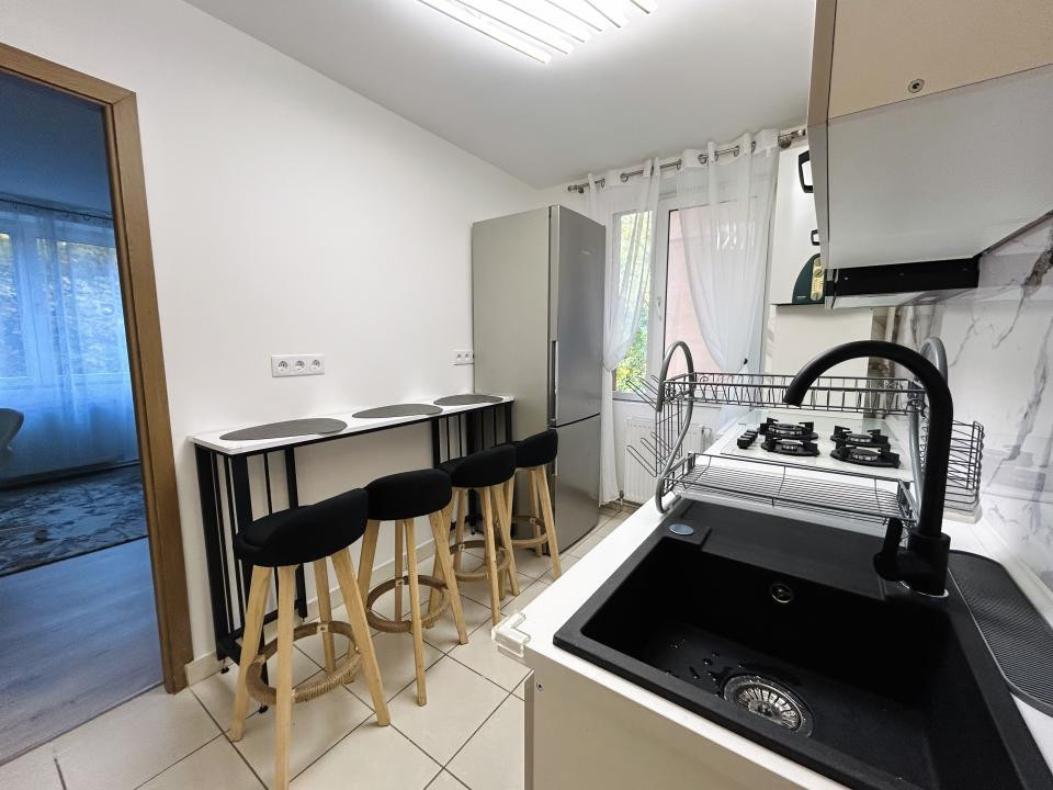 Apartament decomandat 2 camere de inchiriat - zona Rahova