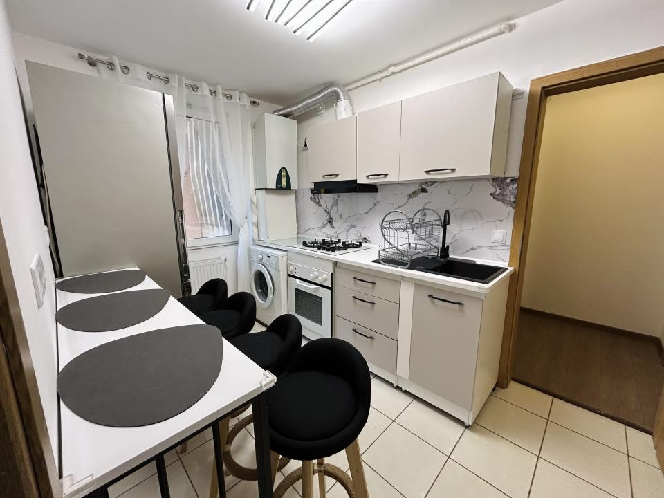 Apartament decomandat 2 camere de inchiriat - zona Rahova