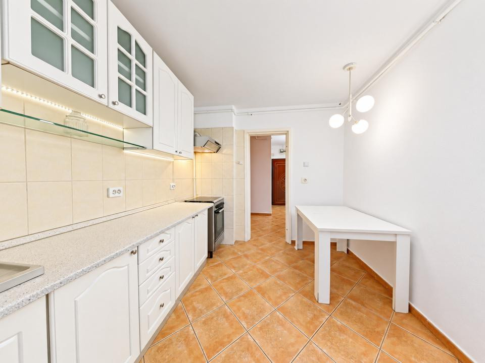 Vânzare apartament cu 3 camere, circular, Alexandru Vlahuță - zona Centrul Civic