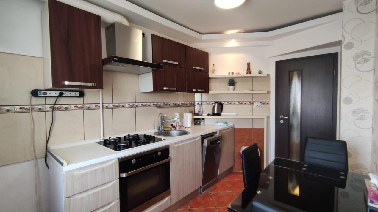Apartament 3 camere, zona Penny Cireșica – etaj 3, semidecomandat