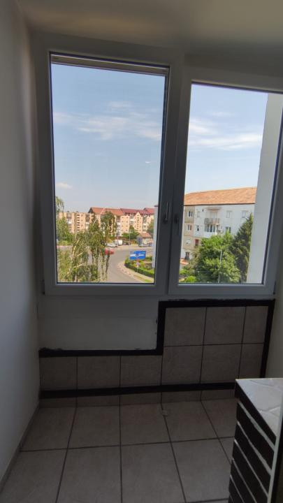 Apartament 3 camere, zona Penny Cireșica – etaj 3, semidecomandat