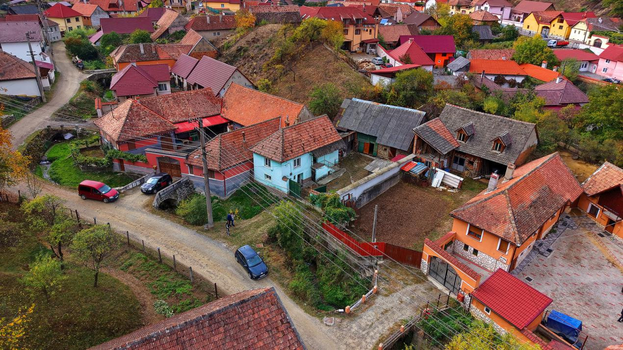 Casă de renovat în Tălmăcel – investiție