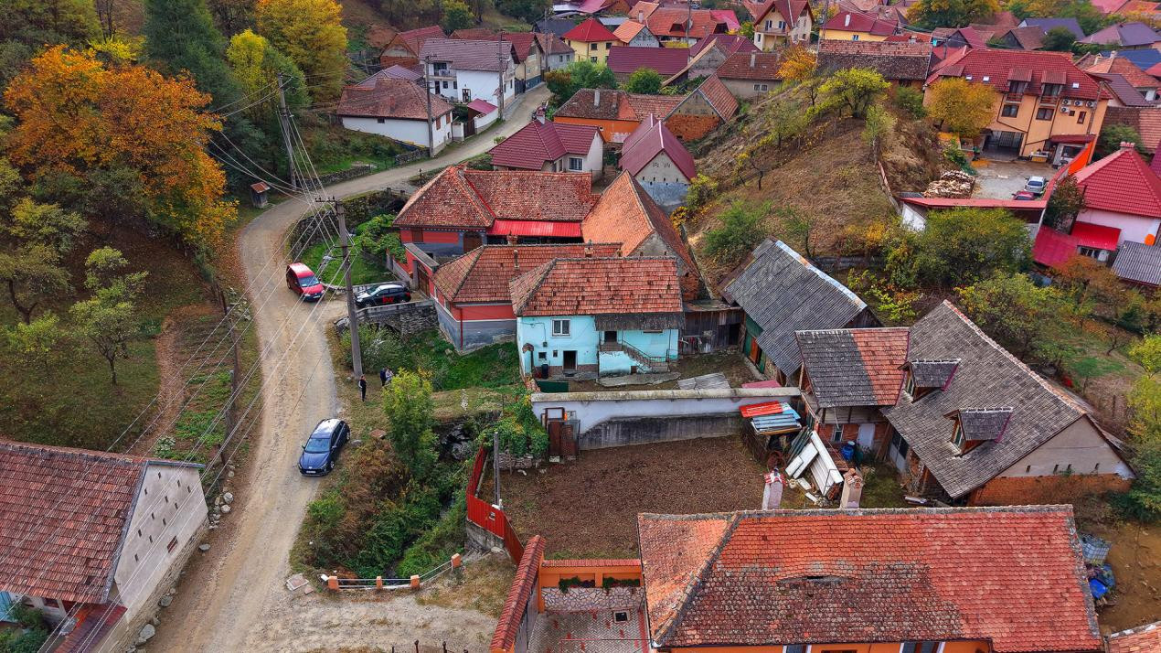 Casă de renovat în Tălmăcel – investiție