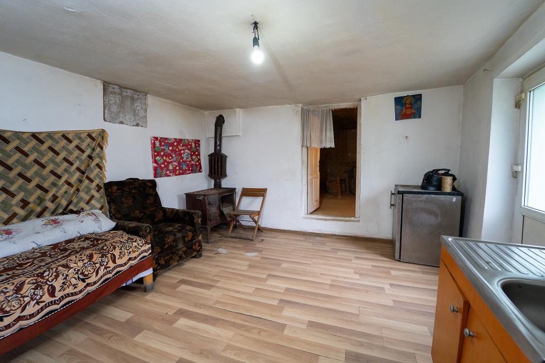 Casă de renovat în Tălmăcel – investiție