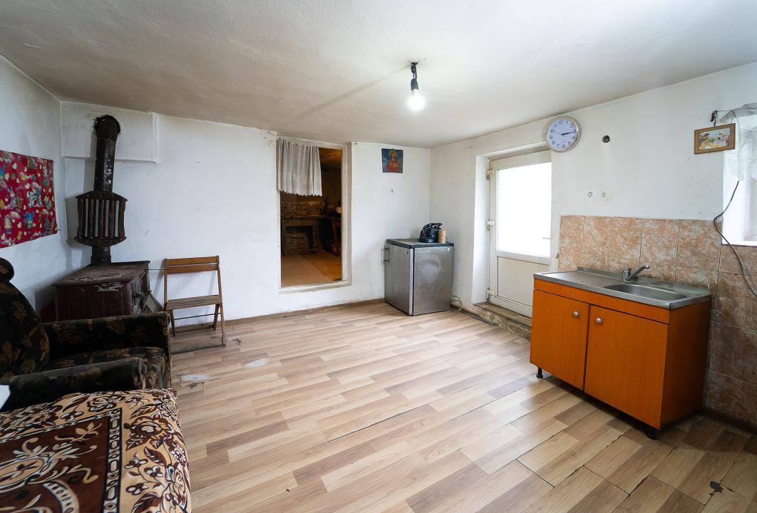 Casă de renovat în Tălmăcel – investiție