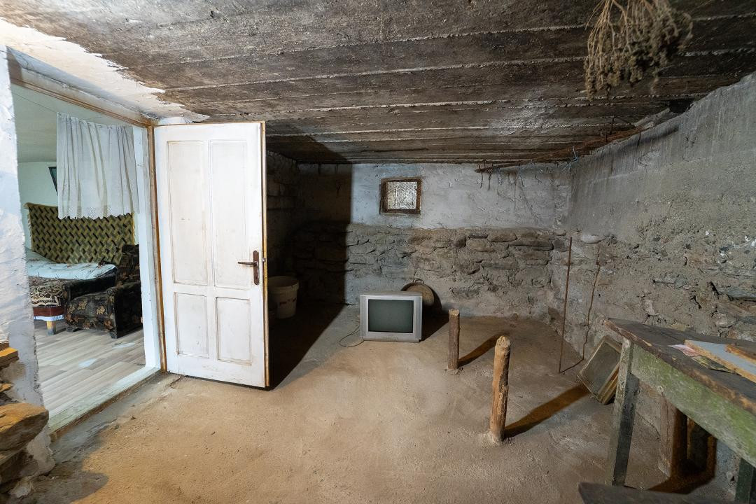 Casă de renovat în Tălmăcel – investiție