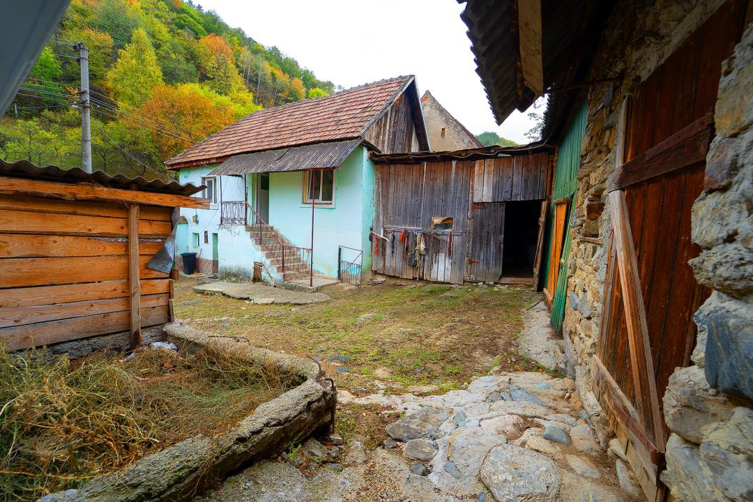 Casă de renovat în Tălmăcel – investiție