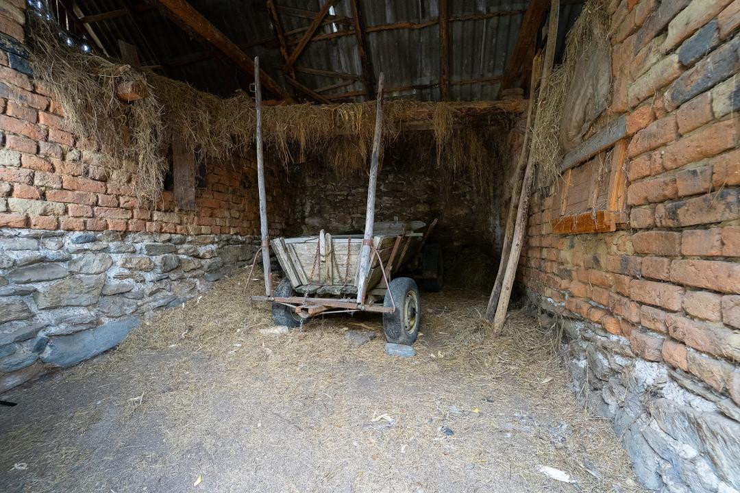 Casă de renovat în Tălmăcel – investiție