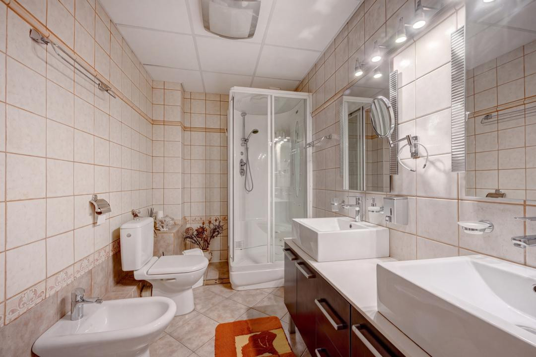 Casă individuală cu grădină, terase și saună
