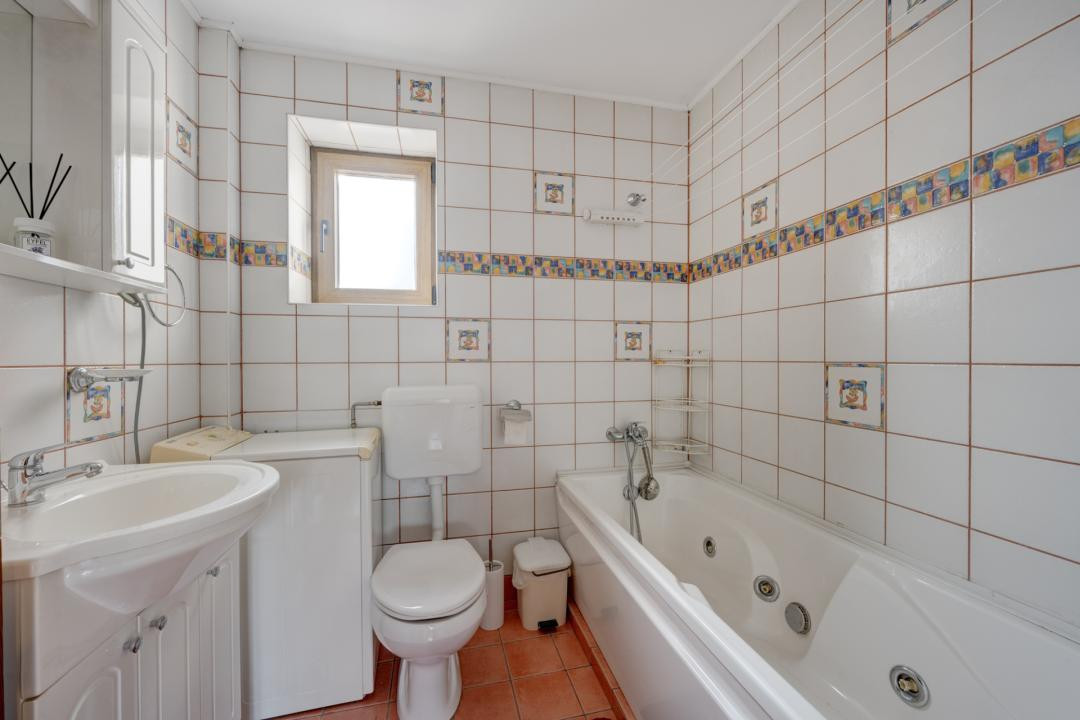 Casă individuală cu grădină, terase și saună