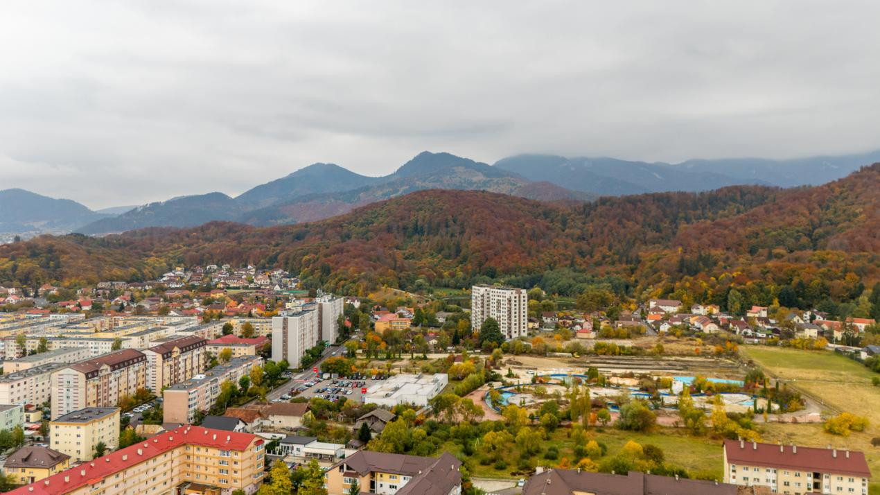 Casă cu teren de 500 mp, zona Noua