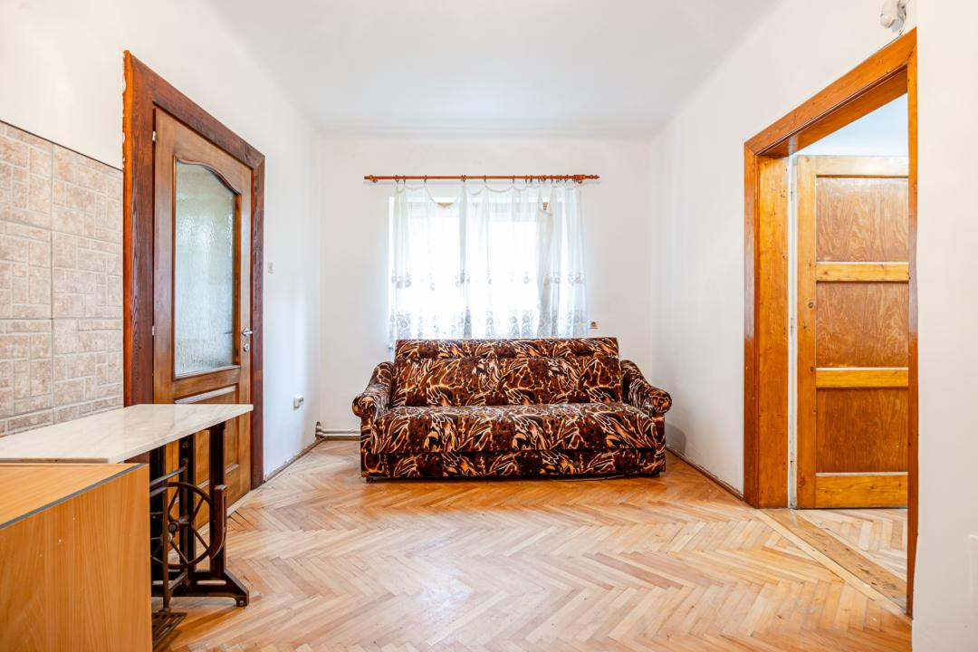 Casă cu teren de 500 mp, zona Noua