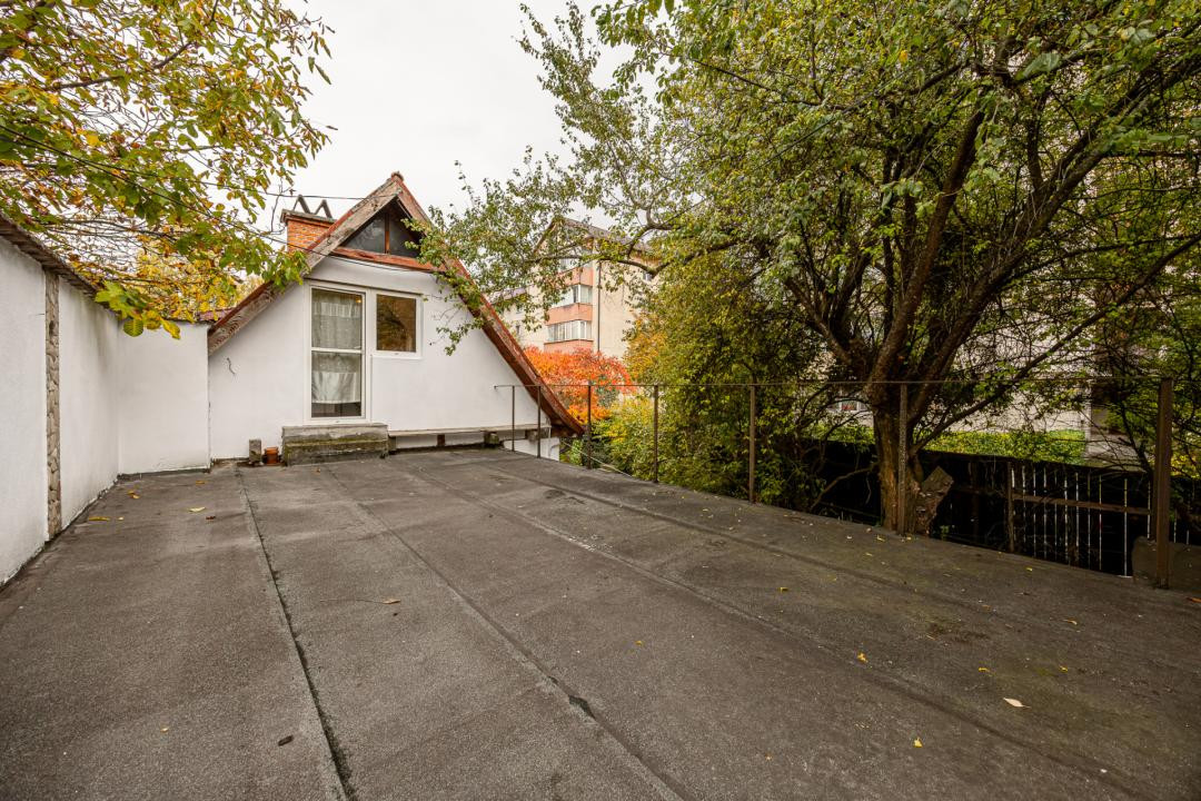 Casă cu teren de 500 mp, zona Noua