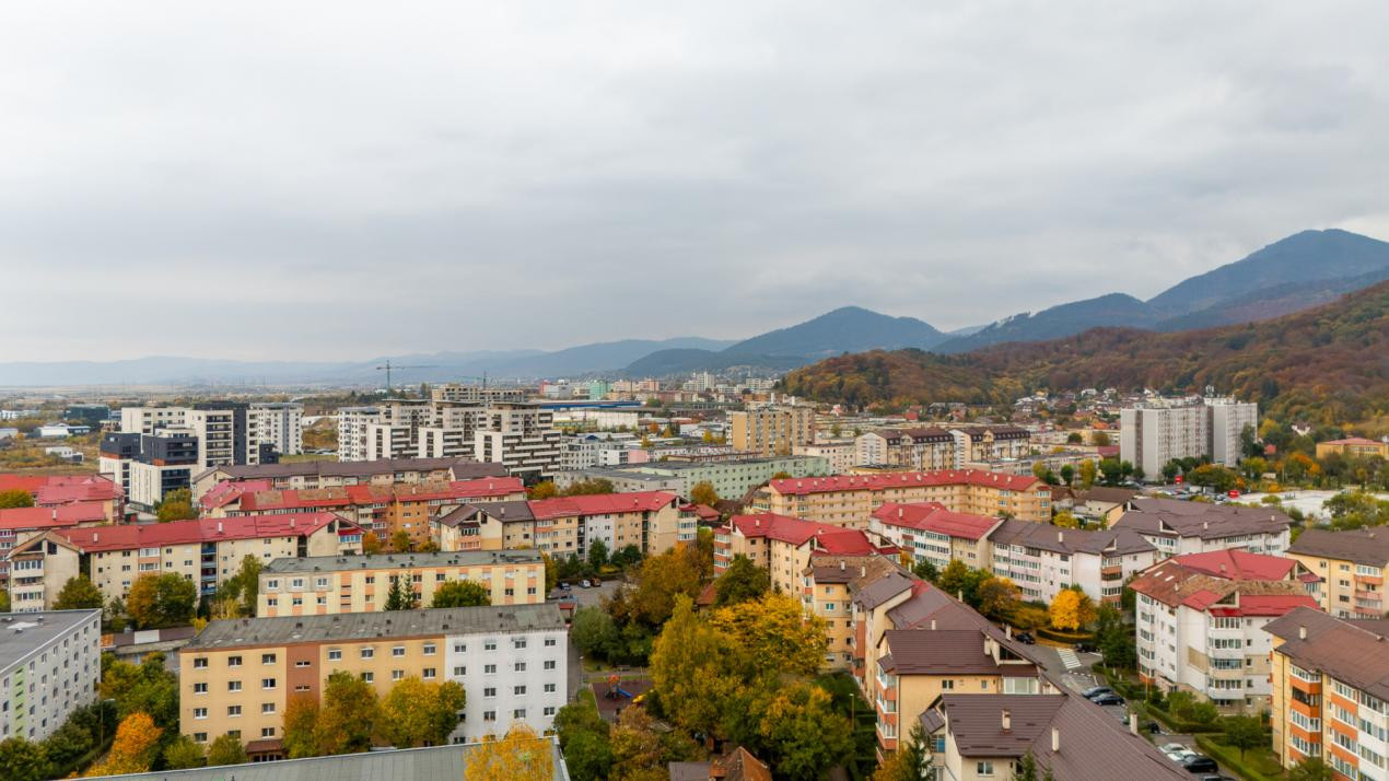 Casă cu teren de 500 mp, zona Noua