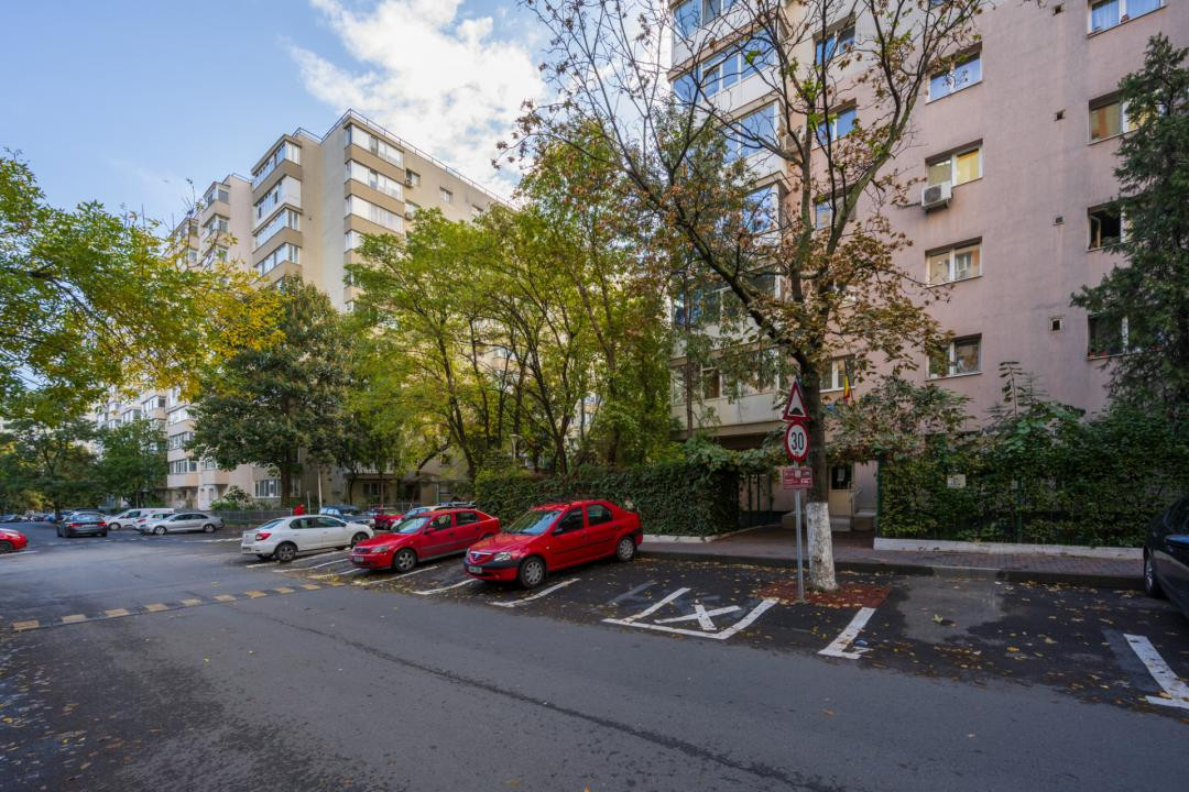 Apartament 2 camere | 1979 | Balcon spatios | Str. Baia Mare 2