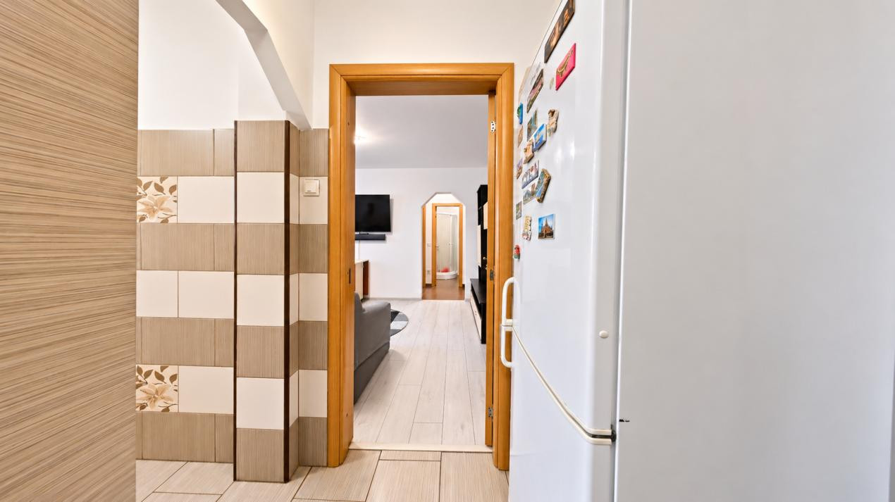 Apartament de închiriat cu 2 camere și loc de parcare propriu – Brașov