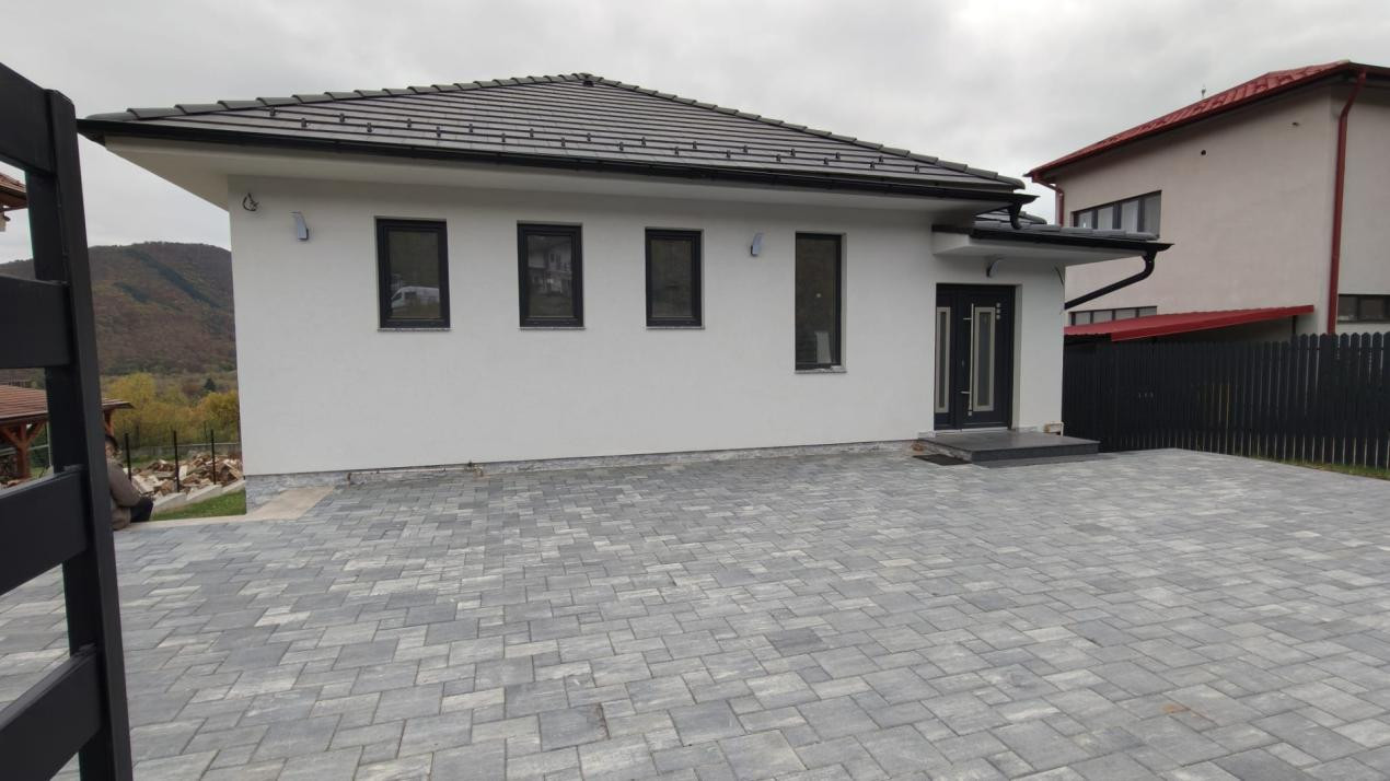 Casa individuala cu priveliste spre munte