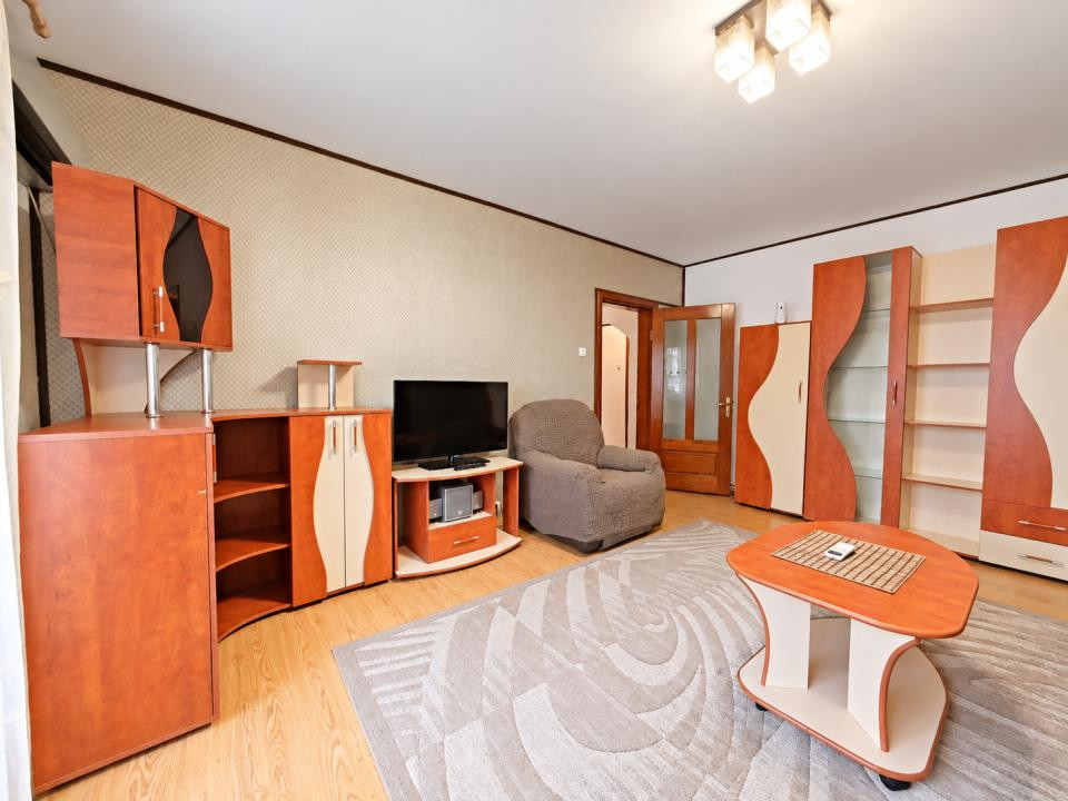 Închiriere apartament cu 3 camere, mobilat și utilat, zona Vlahuță